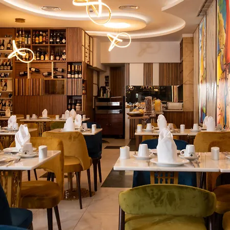 Be Poet Baixa Отель 3*